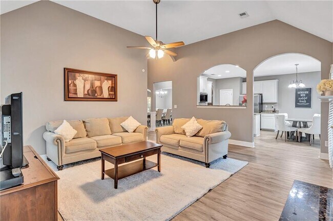 Building Photo - 1141 Carillon Dr SE