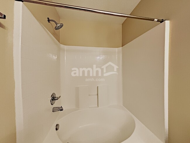 Building Photo - 408 Mossy Oak Trl