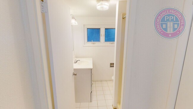 Building Photo - 43 Ladd St