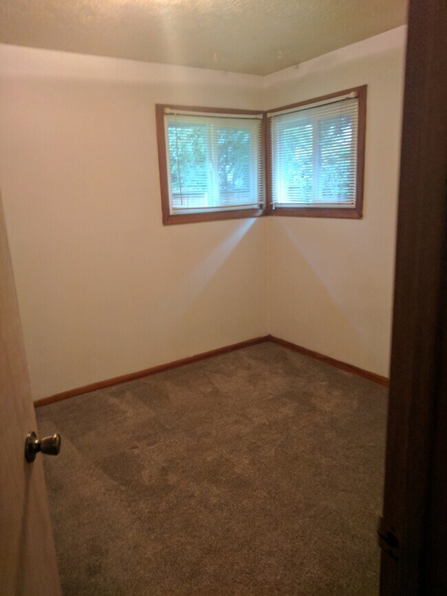 Building Photo - 3 Bedroom Ranch Style Home in the Centenni...