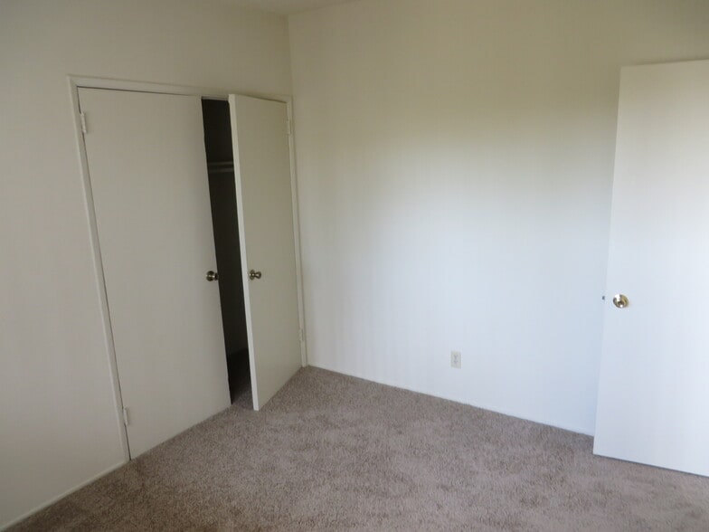 Building Photo - 1505 N Stanton Plz