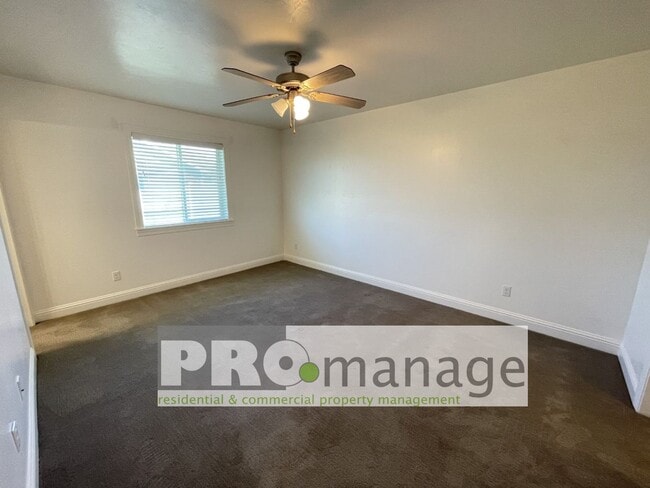 Building Photo - 3 Bed, 2 Bath Town Home w/ 2 Car Garage - Idaho Falls