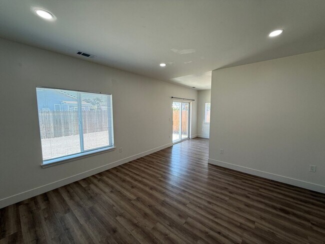 Building Photo - Small Pet Considered in this Beautiful Lik...