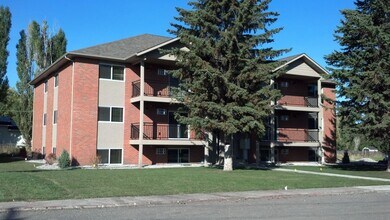 Building Photo - 807 W Villard St
