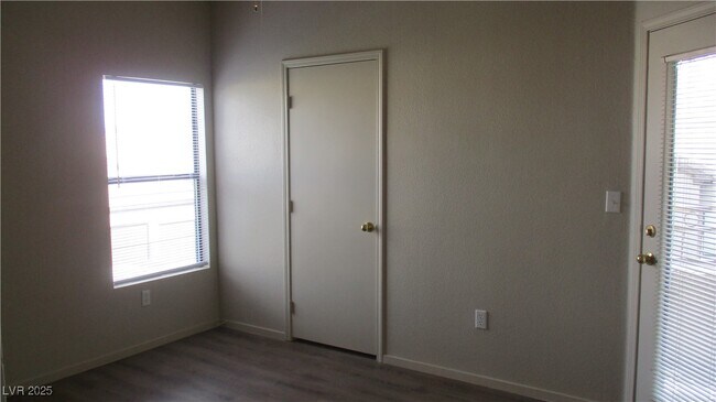 Building Photo - 8250 N Grand Canyon Dr