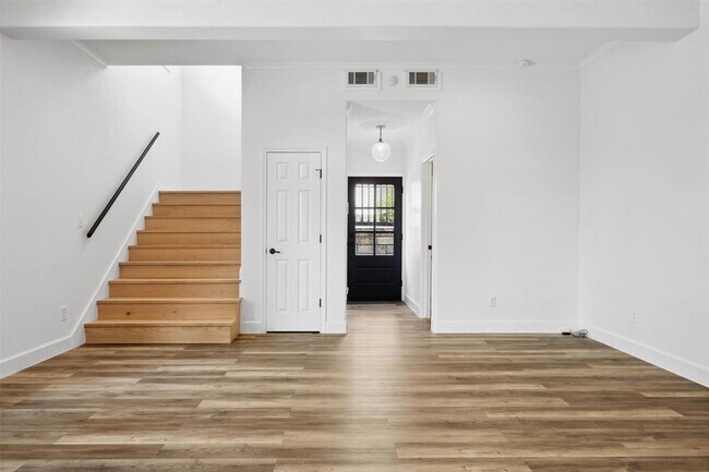 Building Photo - 2417 Euclid Ave
