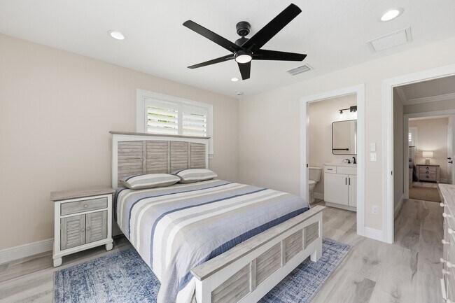 Building Photo - 1479 SW Seahawk Way