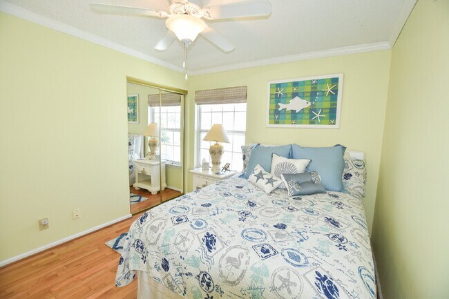 Building Photo - Spacious Condo Beautifully Furnished