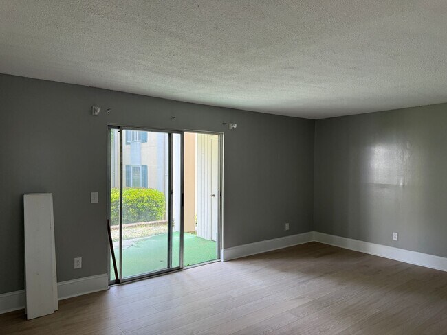 Building Photo - Forest Acres