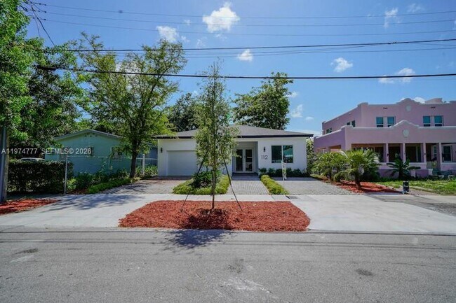 Building Photo - 112 NW 24th Ct