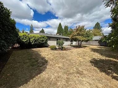 Building Photo - 530 SE 12th Ave