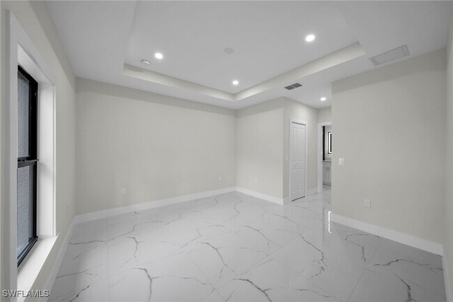 Building Photo - 636 Ladd St
