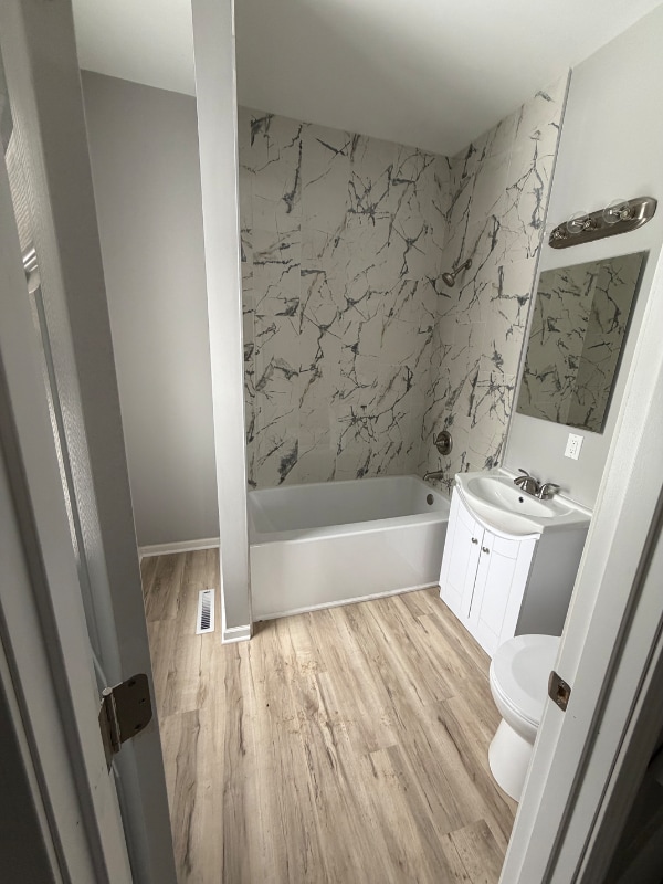 Building Photo - 1646 Center St