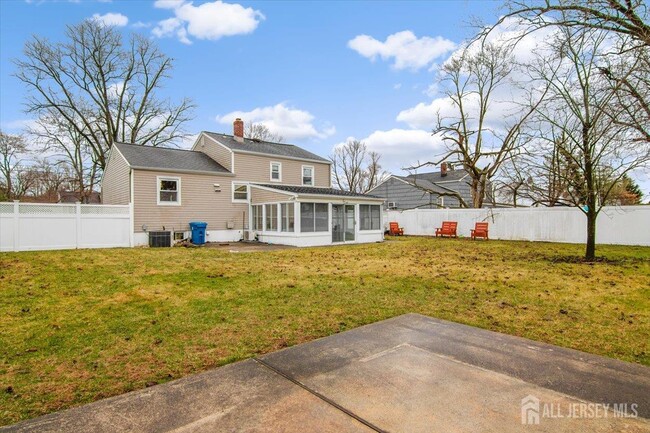 Building Photo - 3316 Beverly Rd