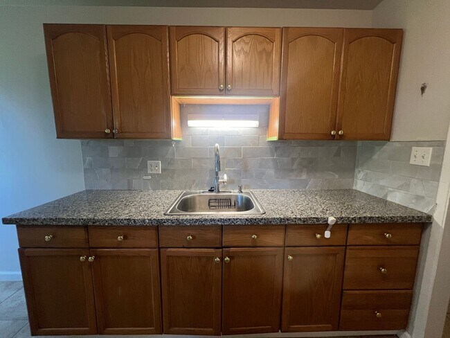 Building Photo - 1137 Oakmont Dr