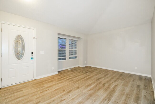 Building Photo - 1831 W Quarter Horse Ave