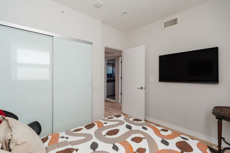 Building Photo - 6072 Pickford St