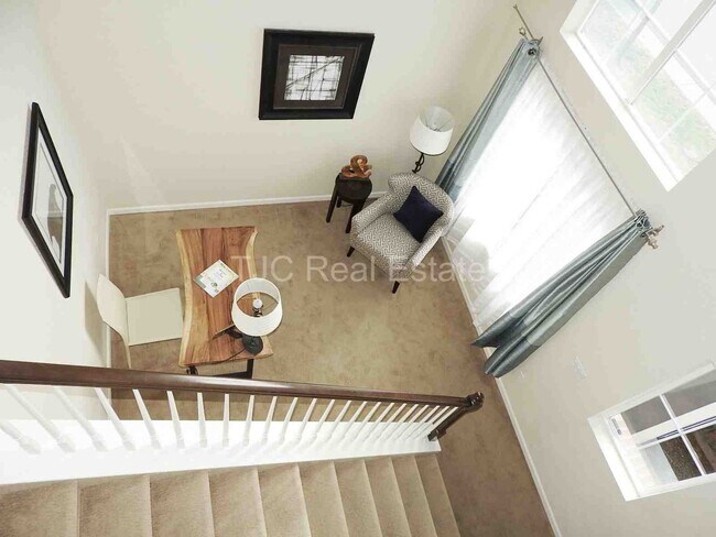 Building Photo - Central Park Town Home for Rent!