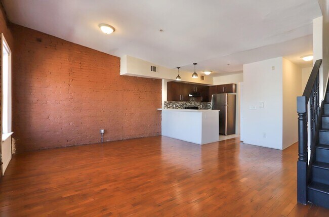 Building Photo - 37 Harmon St