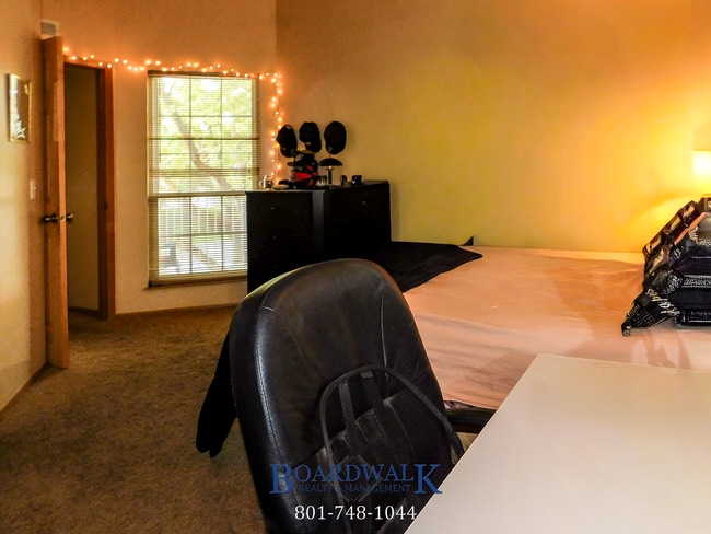 Building Photo - Charming 1-Bedroom Gem