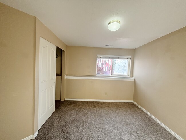 Building Photo - 10152 Snow Iris Way