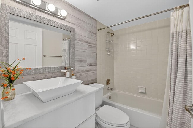 Building Photo - 4310 Village Dr