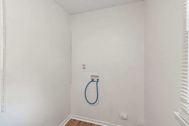Building Photo - 1541 Cherry Tree Dr