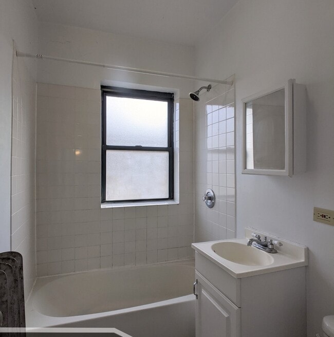 Building Photo - 2338 N Spaulding Ave