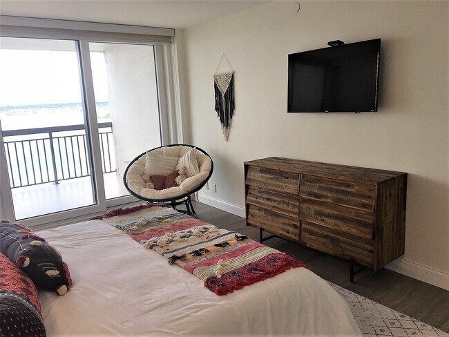 Building Photo - 5380 N Ocean Dr