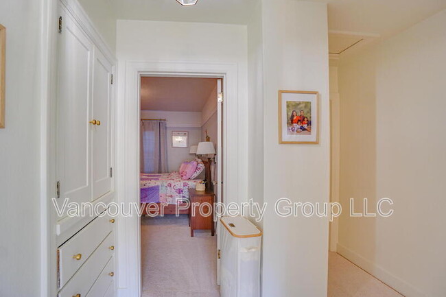 Building Photo - 309 W 37th St