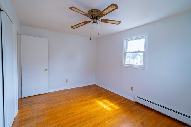 Building Photo - 326 Grovers Ave