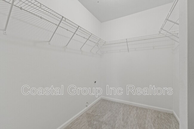 Building Photo - 2212 Lesner Crescent