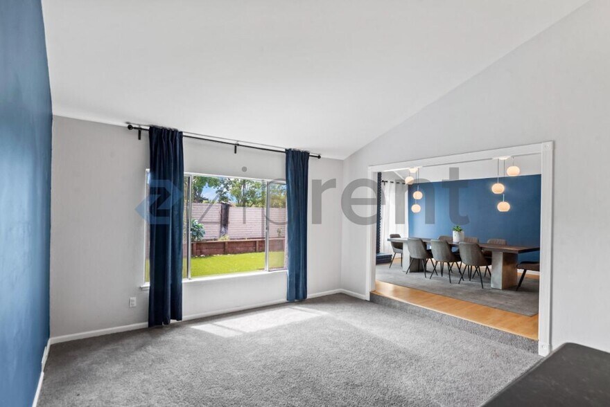 Building Photo - Unit