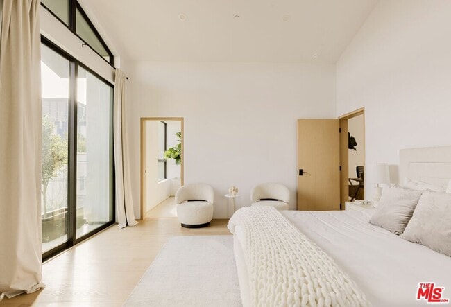 Building Photo - 9064 Harland Ave