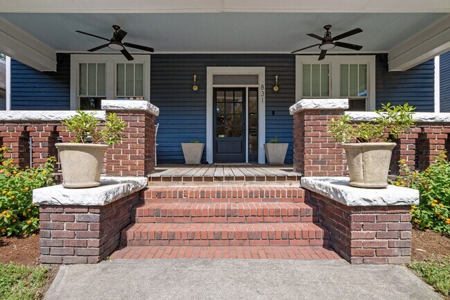 Building Photo - Gorgeous Renovation near Downtown Durham -...