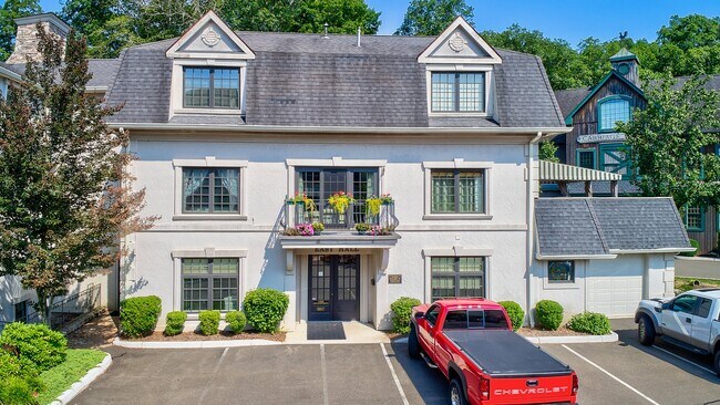 Building Photo - 2614 Boston Post Rd