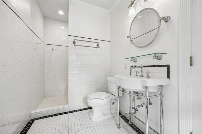 Building Photo - 5210 Meadow Lake Ln