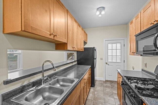 Building Photo - 137 Park St