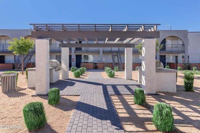Building Photo - 10860 N 85th Ave