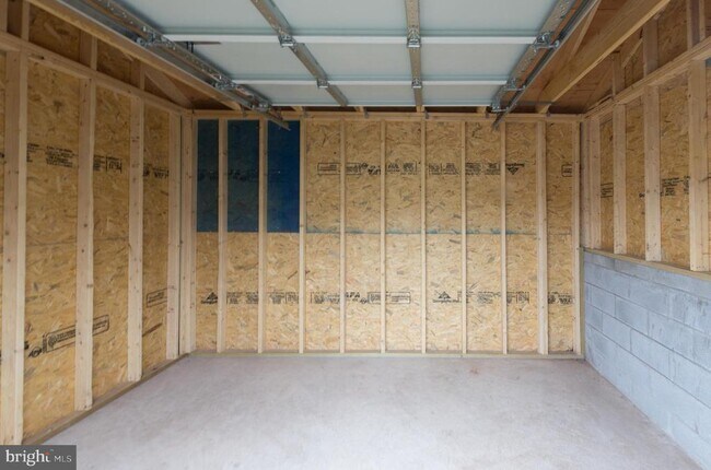 Building Photo - 431 Main St