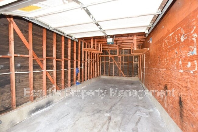 Building Photo - 3101 Albany Dr