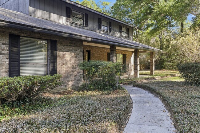 Building Photo - 4 Bedroom, 3 Bath House on 1 Acre in Fox Grove
