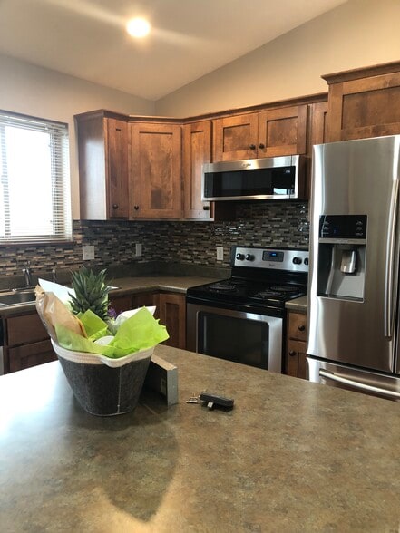 Love this kitchen! - 4421 S Tribbey Trl