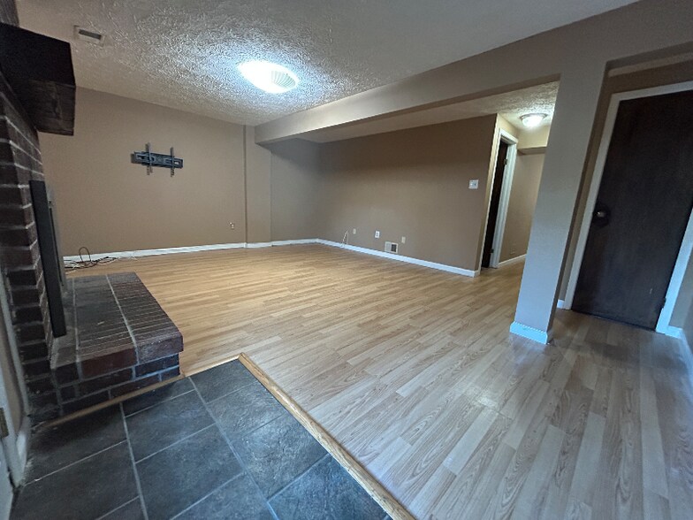 Building Photo - 8551 Castlemill Cir