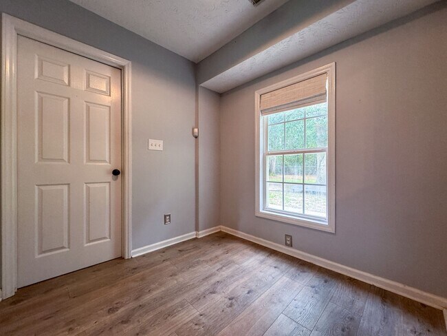 Building Photo - Cute 3 Bed 2 Bath Home in Spring Lake