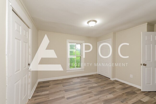 Building Photo - 1114 Sharon St