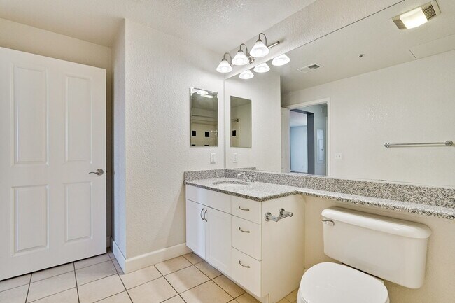 Building Photo - Large 2BR/2BA Condo with Spacious Balcony ...