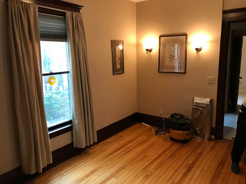 Building Photo - 1135 5th St NE