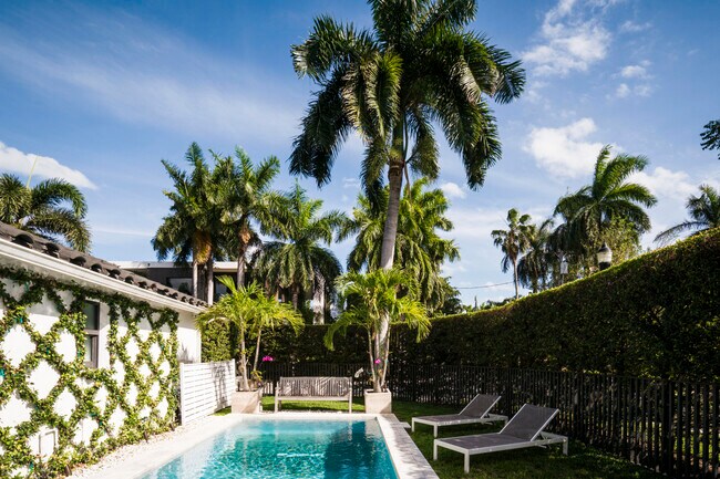 Building Photo - 259 N Coconut Ln