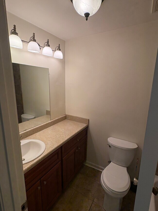 Building Photo - 439 E Rutgers Loop